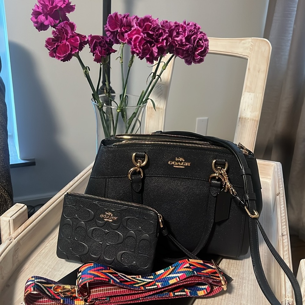 Coach Navy Crossbody Purse w/ 2 Straps & Matching Wallet. Classic and Beautiful!